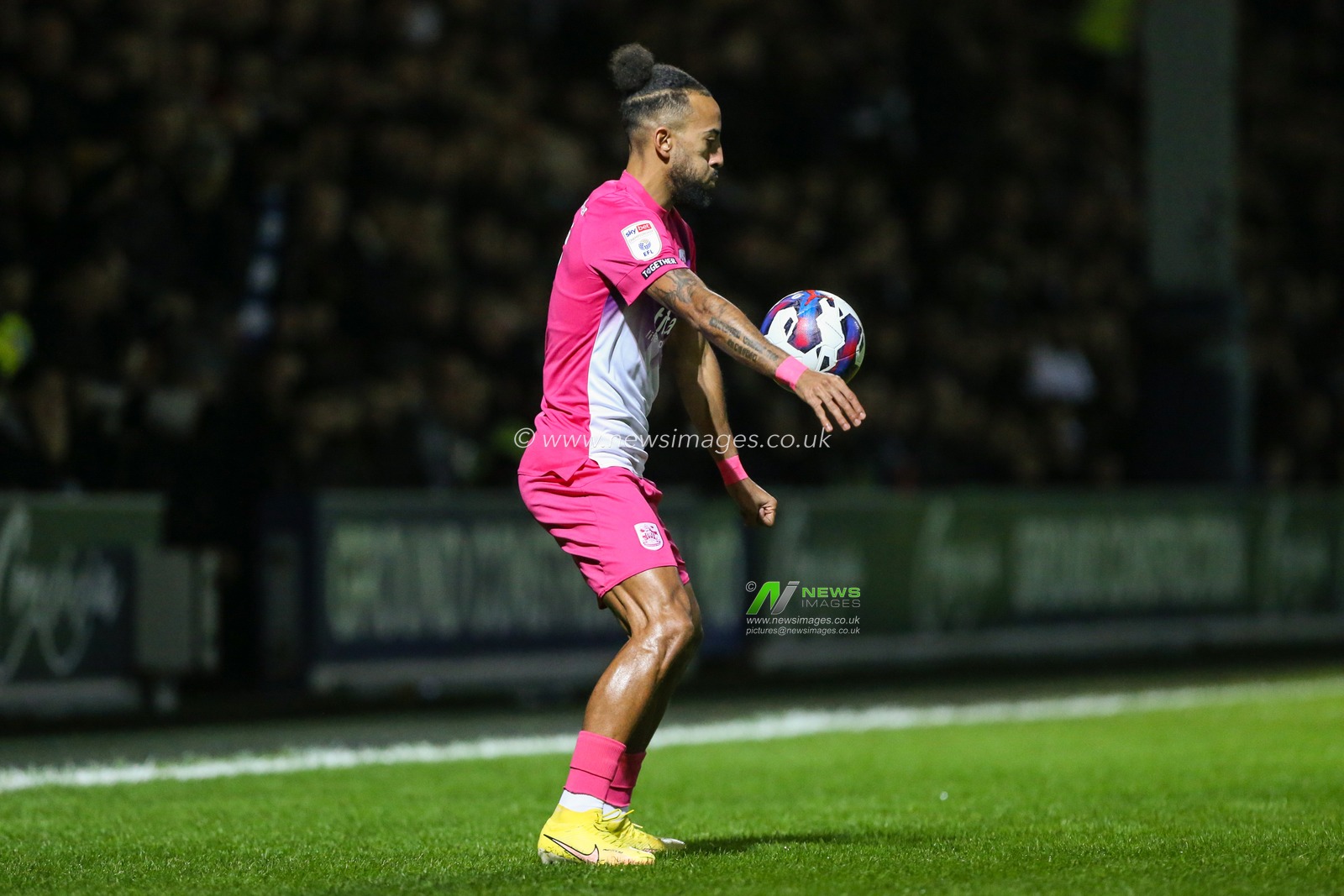 Sorba Thomas #7 of Huddersfield Town controls the ball during the Sky Bet Championship match Queens Park Rangers vs Huddersfield Town at Kiyan Prince Foundation Stadium, London, United Kingdom, 8th November 2022

(Photo by Arron Gent/News Images)