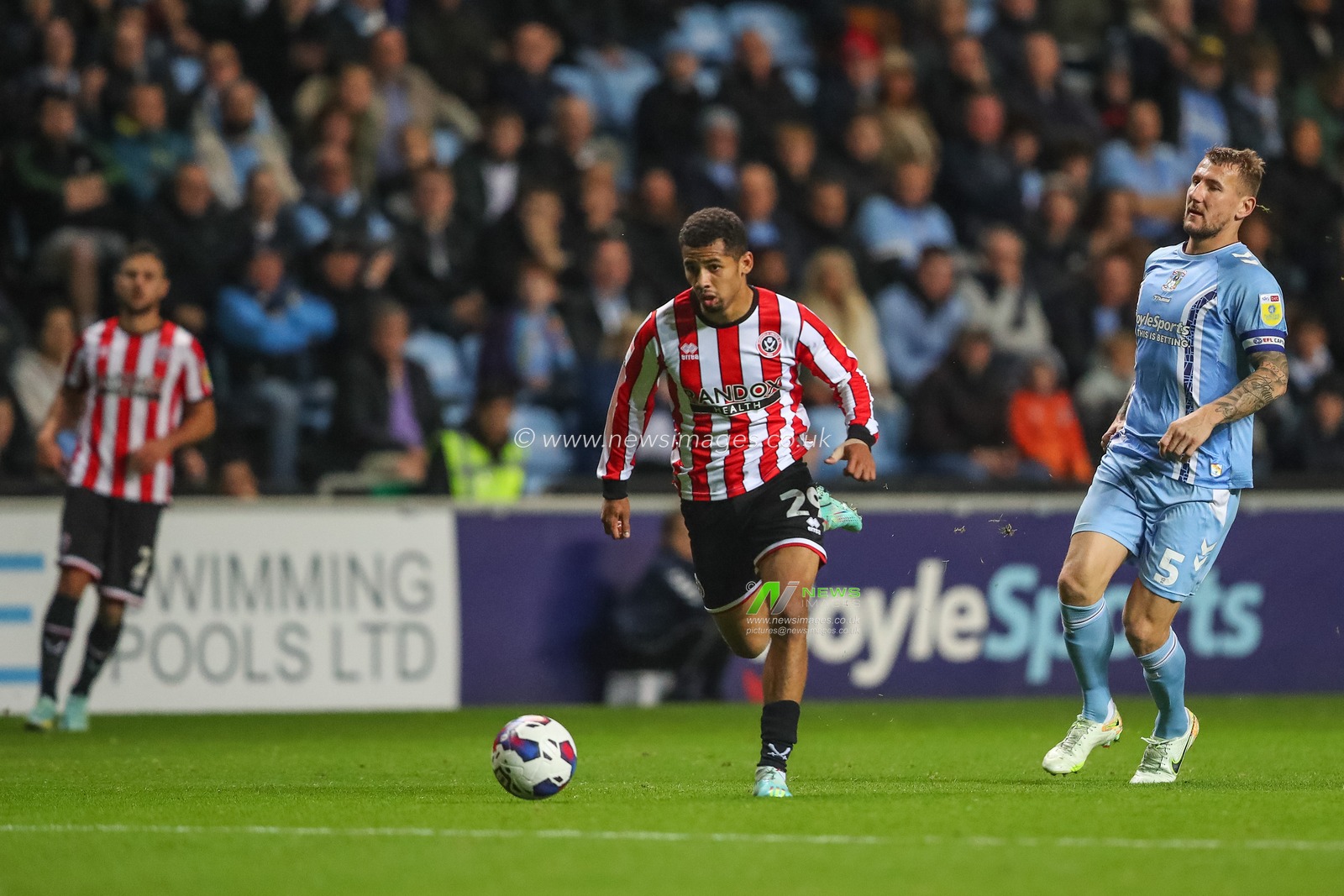 Iliman Ndiaye #29 of Sheffield United runs with the ball  during the Sky Bet Championship match Coventry City vs Sheffield United at Coventry Building Society Arena, Coventry, United Kingdom, 19th October 2022

(Photo by Gareth Evans/News Images)