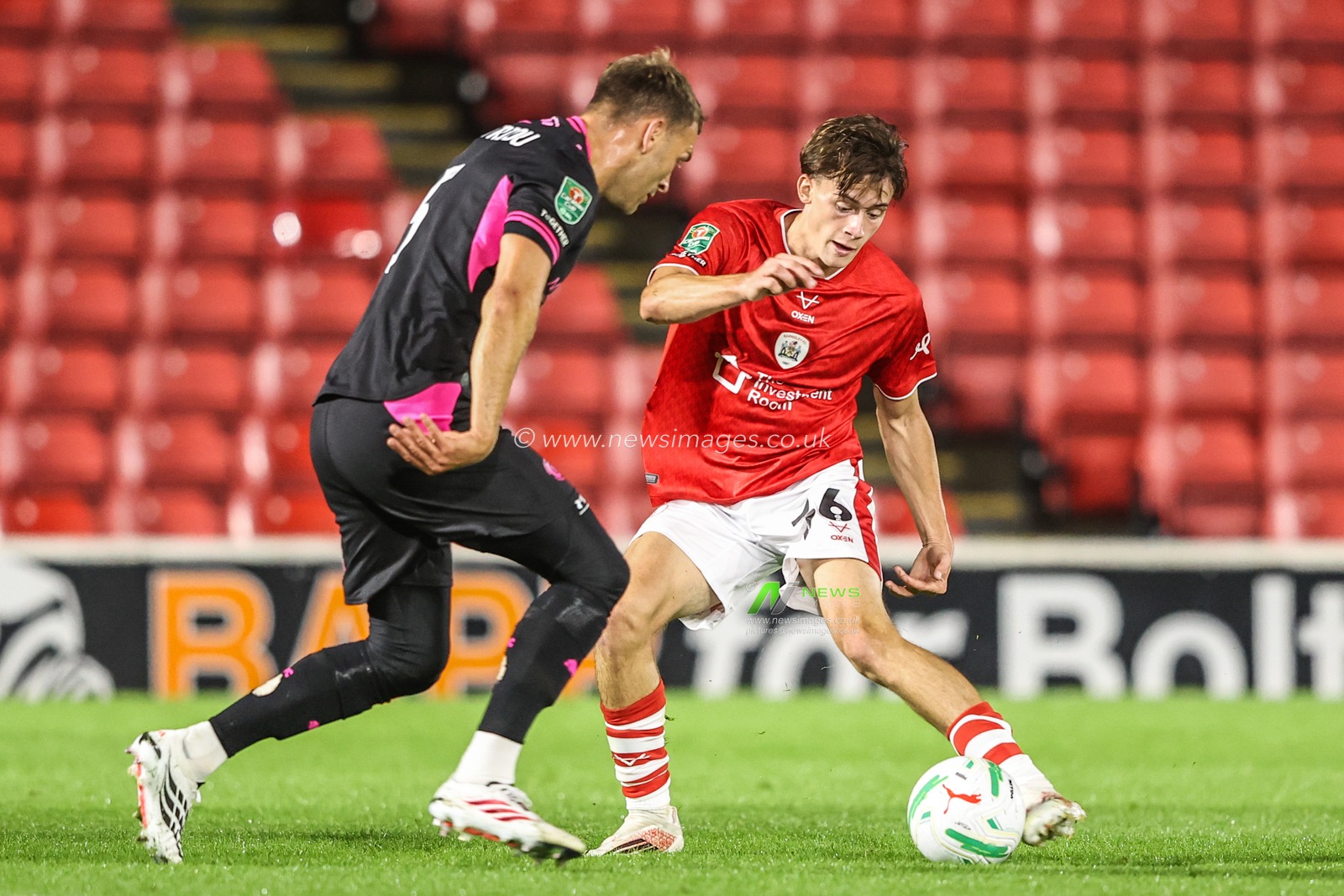 Luke Alker of Barnsley in action during the Carabao Cup round 2 match Barnsley vs Crewe Alexandra at Oakwell, Barnsley, United Kingdom on 25 August 2026

(Photo by Alfie Cosgrove/News Images)