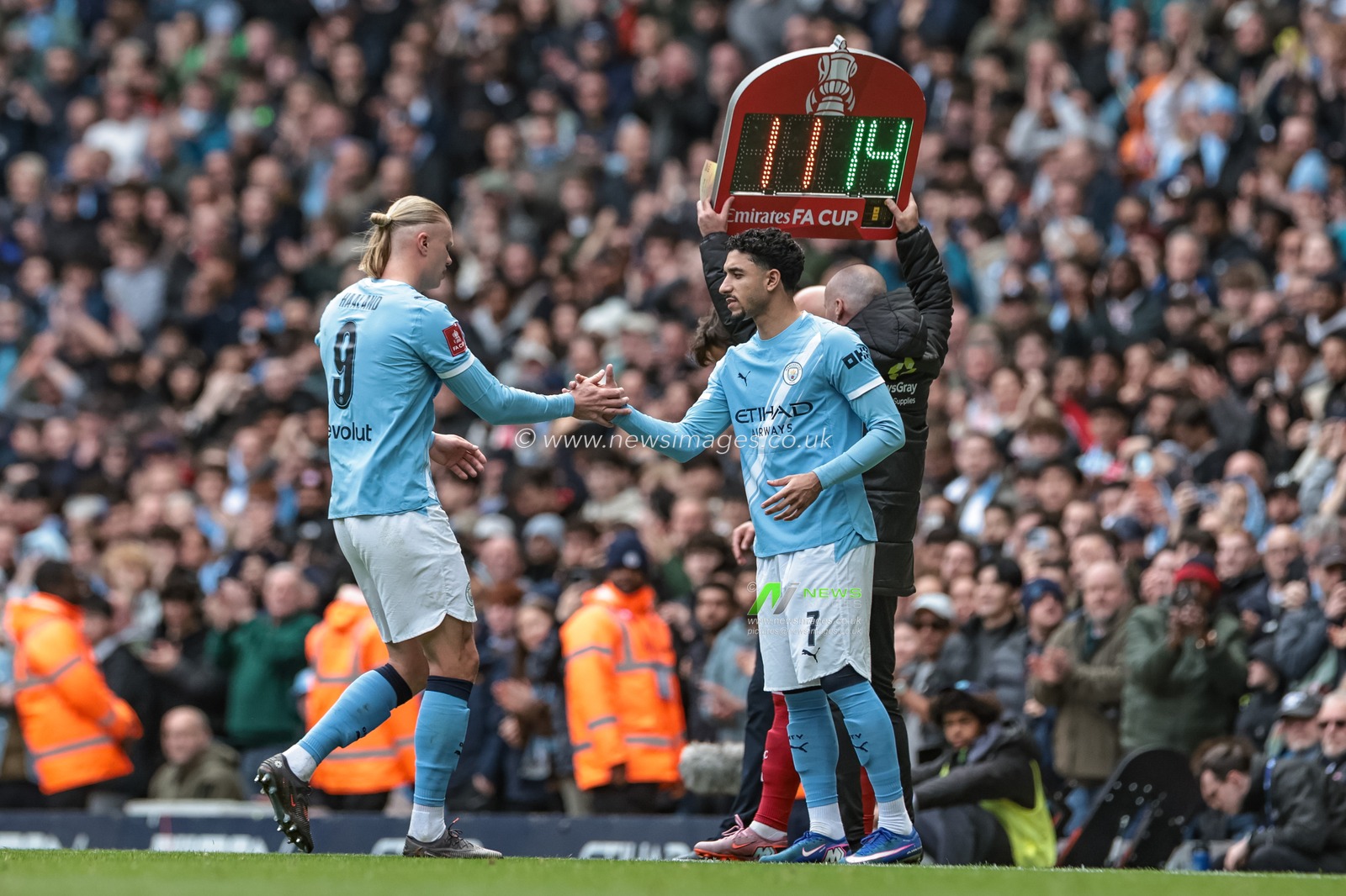 Erling Haaland of Manchester City is substituted for Omar Marmoush of Manchester City during the Emirates FA Cup Quarter-Final match Manchester City vs Liverpool at Etihad Stadium, Manchester, United Kingdom on 04 April 2026

(Photo by Mark Cosgrove/News Images)