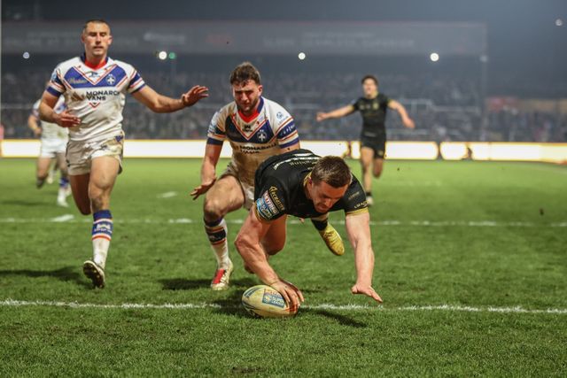 Ed Chamberlain of Hull FC goes over for a try during the Betfred Super League Round 5 match Wakefield Trinity vs Hull FC at DIY Kitchens Stadium, Wakefield, United Kingdom, 21st March 2025

(Photo by Alfie Cosgrove/News Images)