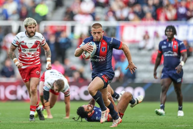 Mikey Lewis of Hull KR breaks with the ball during the Betfred Magic Weekend 2025 match Hull KR vs Salford Red Devils at St. James's Park, Newcastle, United Kingdom, 3rd May 2025

(Photo by Mark Cosgrove/News Images)