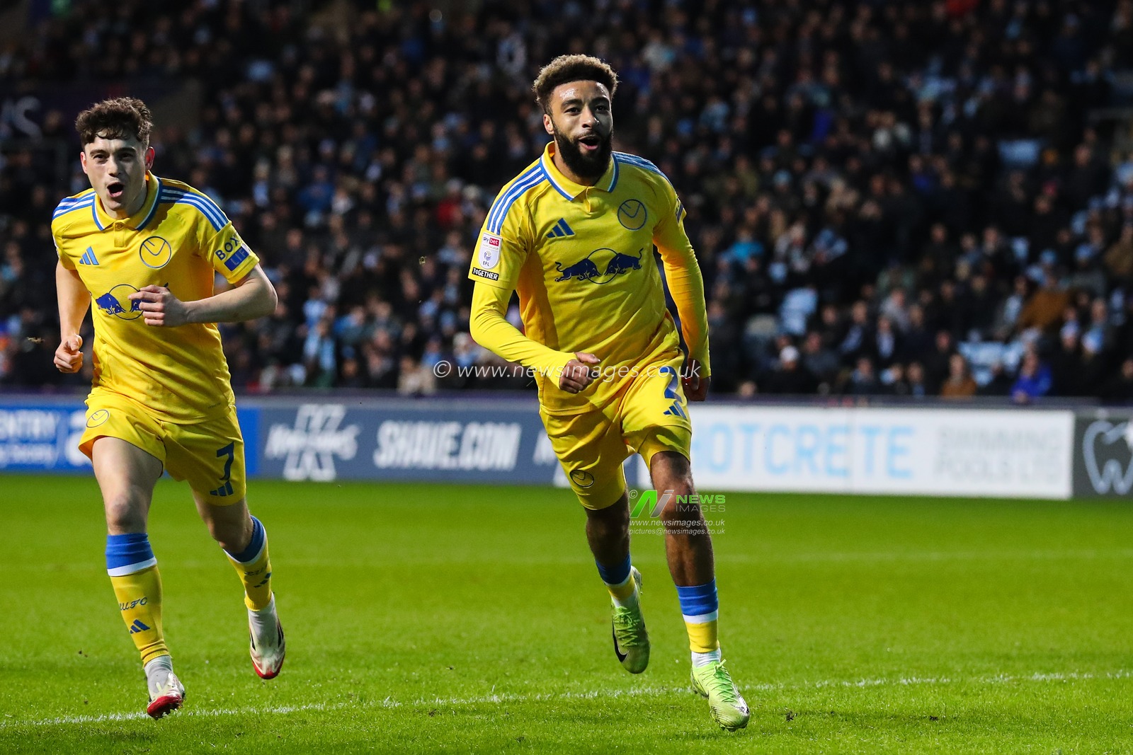 Jayden Bogle of Leeds United celebrates his goal to make it 0-2 during the Sky Bet Championship match Coventry City vs Leeds United at Coventry Building Society Arena, Coventry, United Kingdom, 5th February 2025

(Photo by Gareth Evans/News Images)