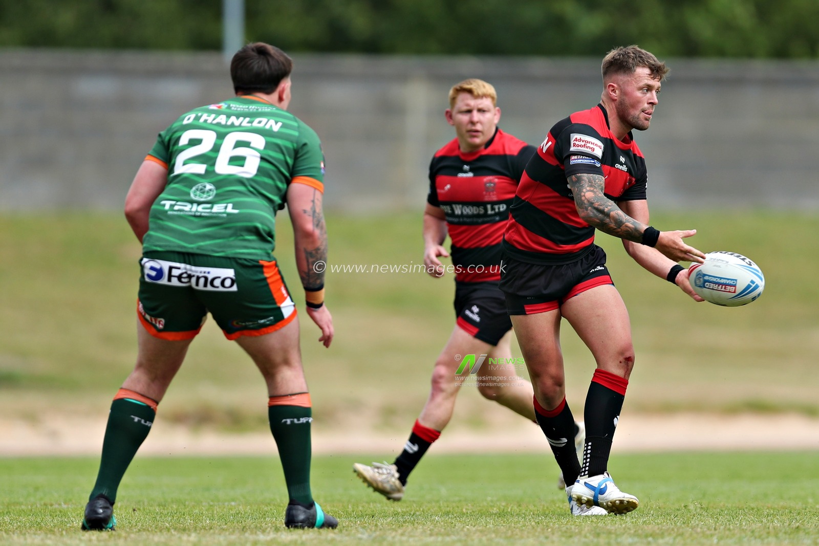Ryan Johnston of Barrow Raiders passes the ball during the Betfred Championship match Hunslet RLFC vs Barrow Raiders at South Leeds Stadium, Leeds, United Kingdom, 22nd June 2025

(Photo by Sam Eaden/News Images)