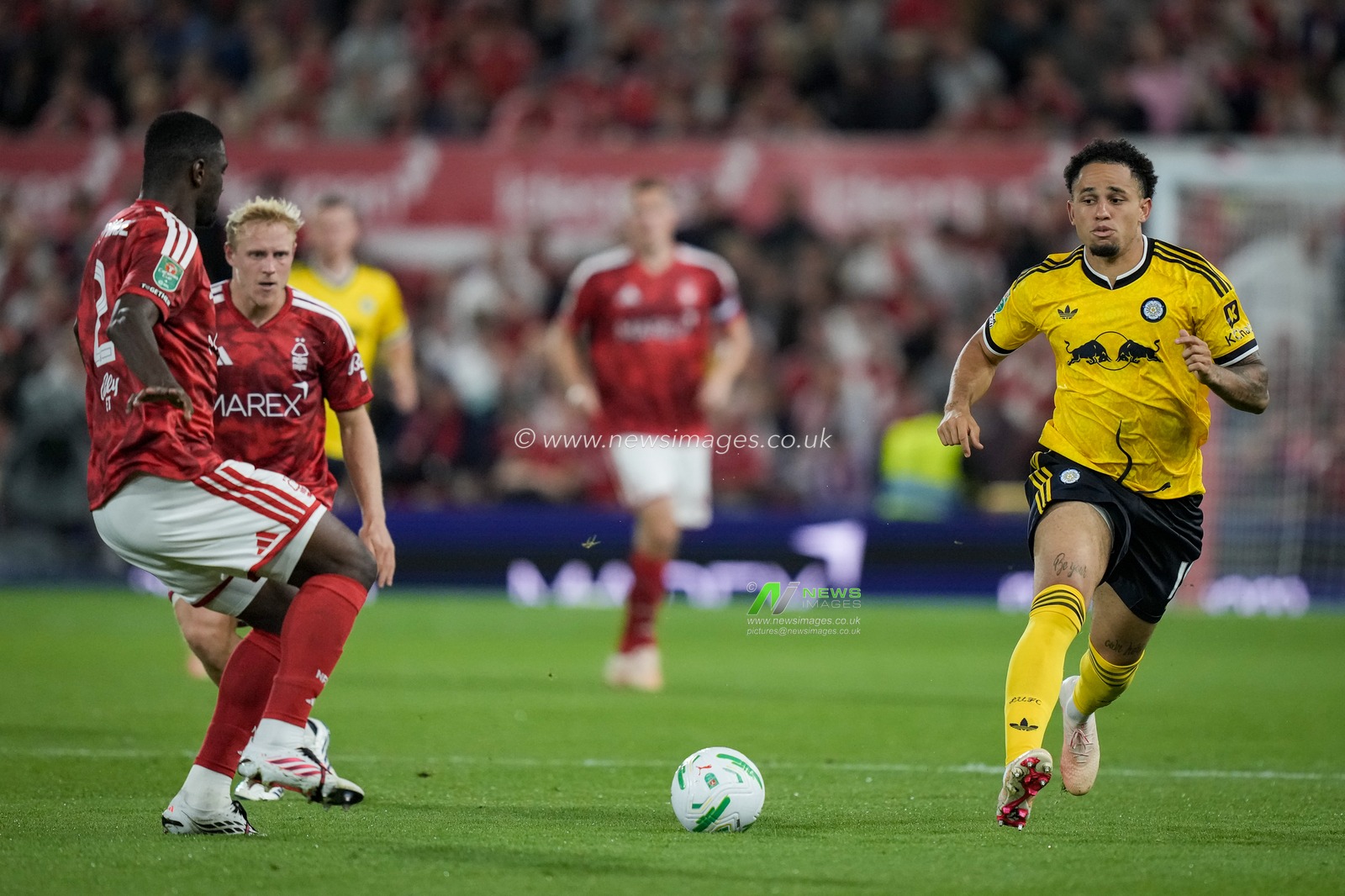 Noah Okafor of Leeds United closes down Ousmande Diomandé of Nottingham Forest during the Carabao Cup round 2 match Nottingham Forest vs Leeds Rhinos at City Ground, Nottingham, United Kingdom on 25 August 2026

(Photo by Maynard Manyowa/News Images)