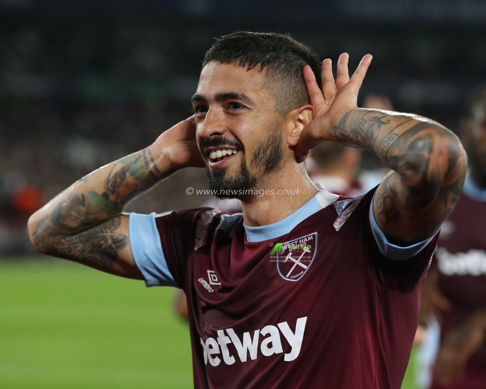 Manuel Lanzini #10 of West Ham United celebrates his goal to make it 1-0 during the UEFA Europa Conference League match West Ham United vs Silkeborg at London Stadium, London, United Kingdom, 27th October 2022

(Photo by Arron Gent/News Images)