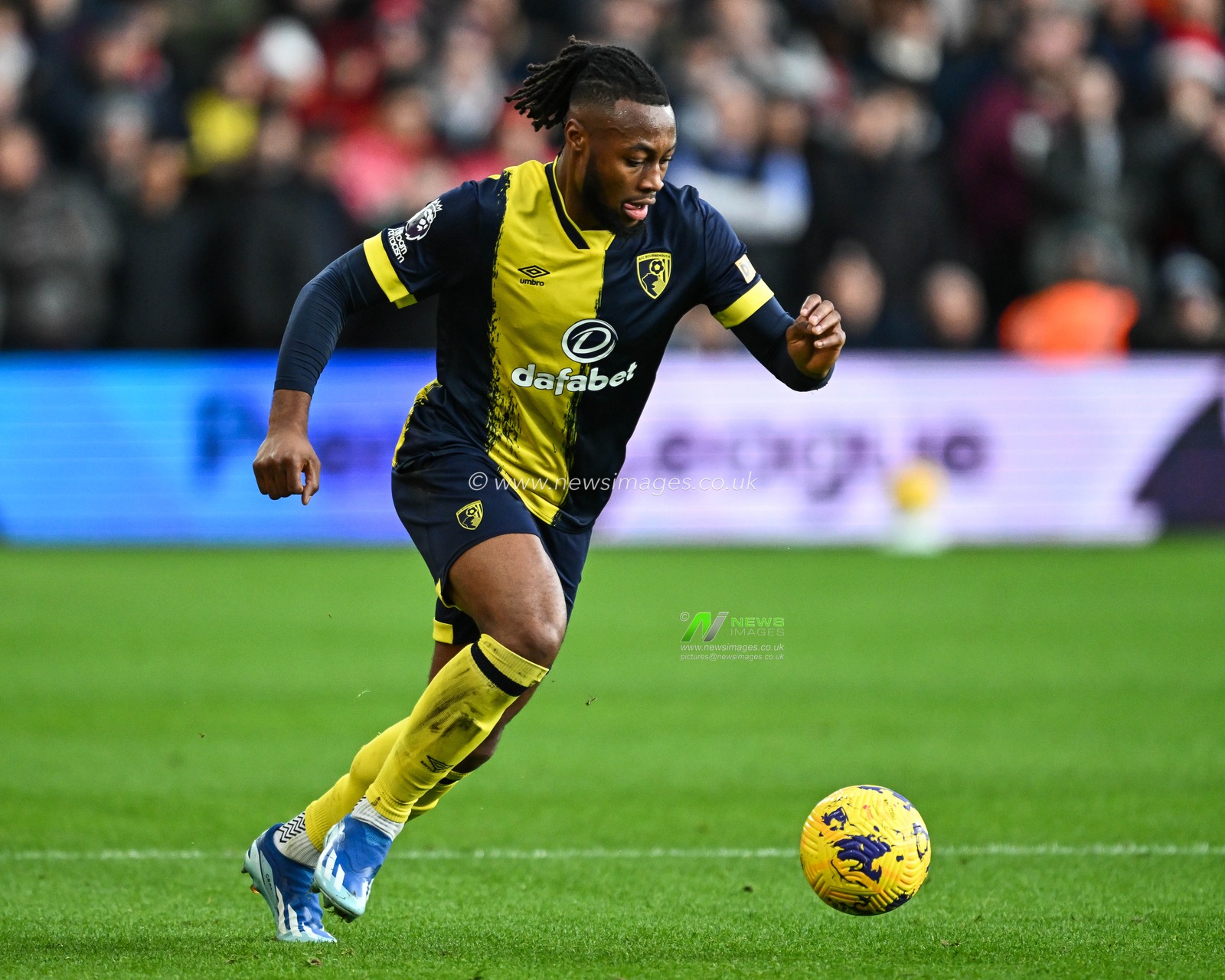 Antoine Semenyo of Bournemouth makes a break with the ball during the Premier League match Nottingham Forest vs Bournemouth at City Ground, Nottingham, United Kingdom, 23rd December 2023

(Photo by Craig Thomas/News Images)
