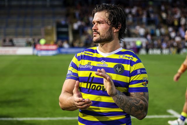 James Bentley of Warrington Wolves applauds the fans after the game during the Betfred Super League round 15 match Warrington Wolves vs Leeds Rhinos at The Halliwell Jones Stadium, Warrington, United Kingdom on 18 June 2026

(Photo by Alfie Cosgrove/News Images)