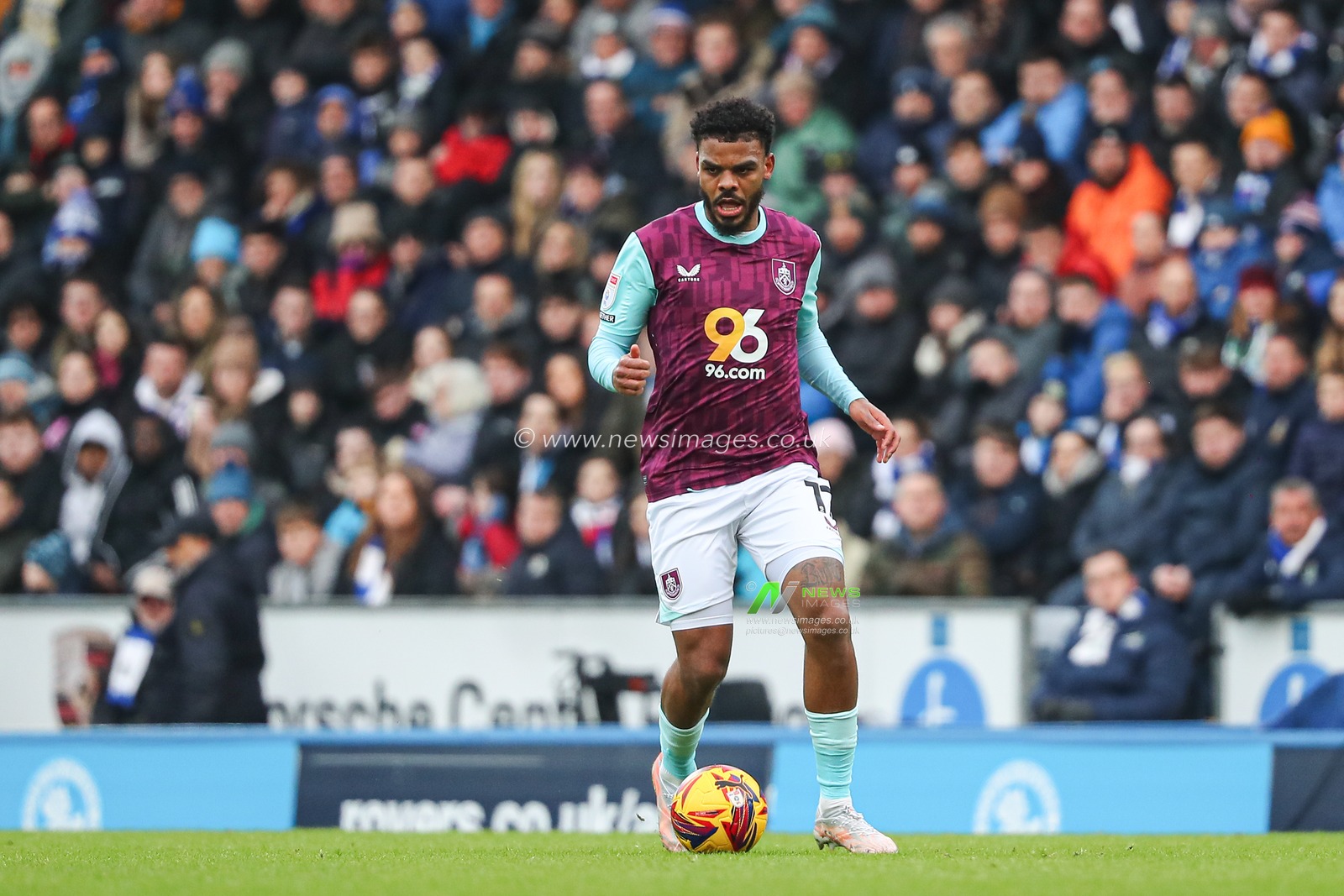 Lyle Foster of Burnley dribbling forward during the Sky Bet Championship match Blackburn Rovers vs Burnley at Ewood Park, Blackburn, United Kingdom, 4th January 2025

(Photo by Jorge Horsted/News Images)