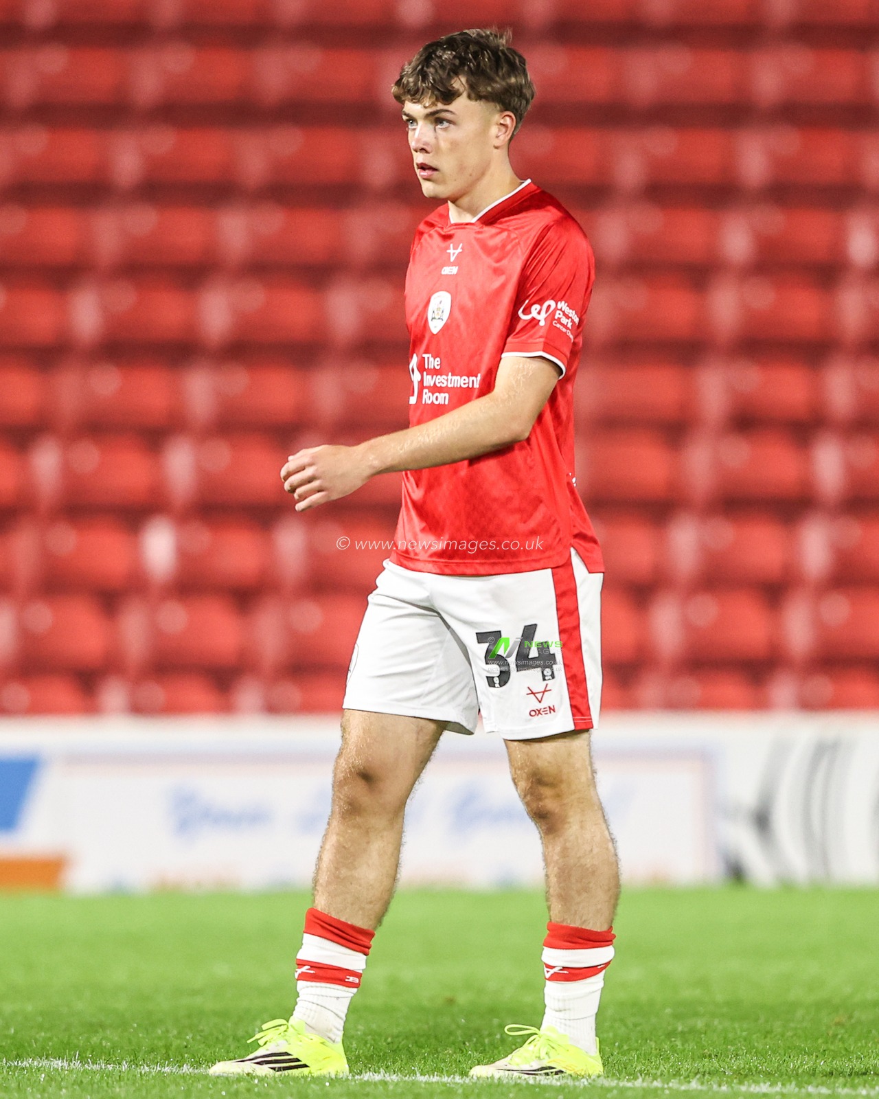 Noah Town of Barnsley during the Carabao Cup round 2 match Barnsley vs Crewe Alexandra at Oakwell, Barnsley, United Kingdom on 25 August 2026

(Photo by Alfie Cosgrove/News Images)