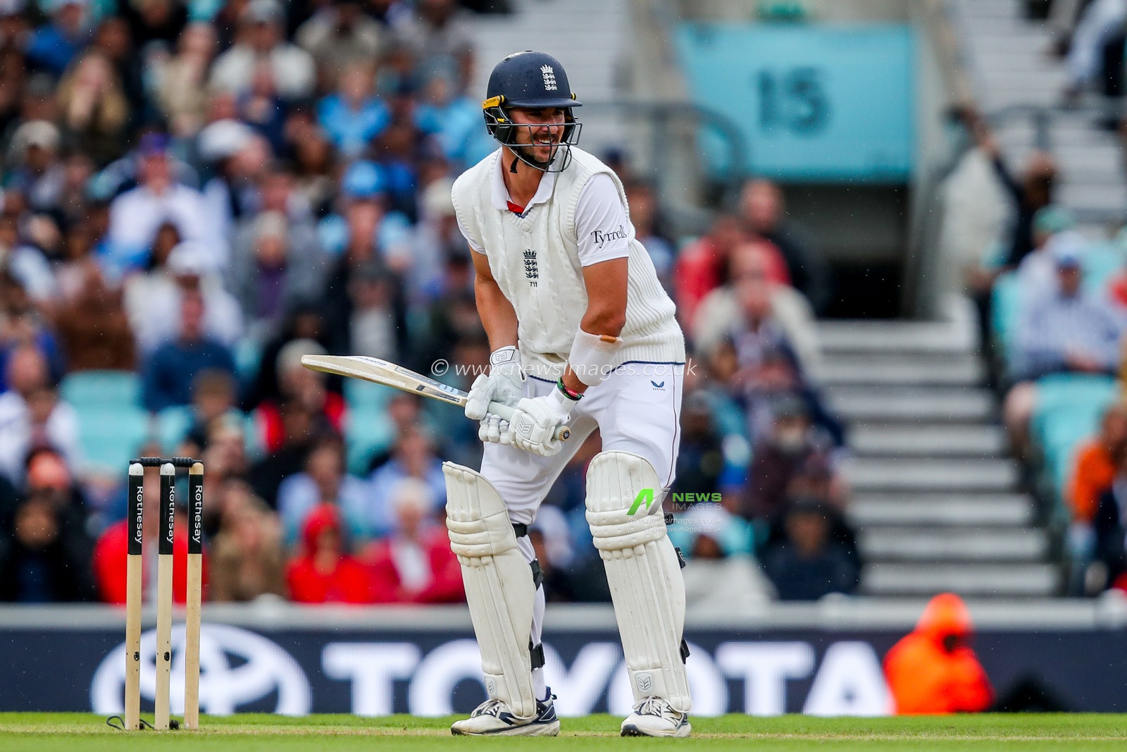 Josh Tongue of England bats during the 5th Rothesay Test Match day 5 England v India at The Kia Oval, London, United Kingdom, 4th August 2025

(Photo by Izzy Poles/News Images)