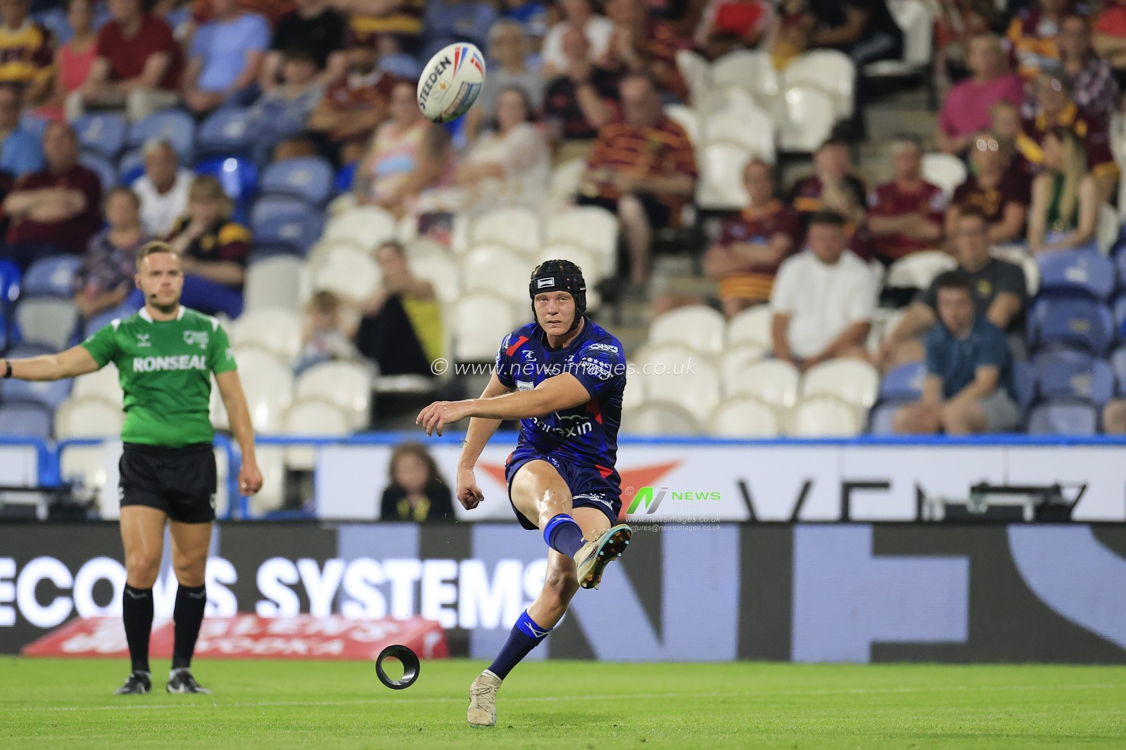 Brad Schneider #37 of Hull KR kicks the conversion during the Betfred Super League Round 25 match Huddersfield Giants vs Hull KR at John Smith's Stadium, Huddersfield, United Kingdom, 8th September 2023

(Photo by Conor Molloy/News Images)