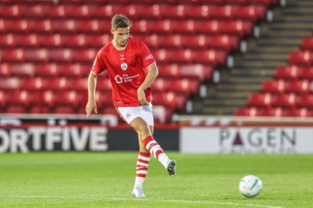 Sam Gale of Barnsley passes the ball during the Carabao Cup round 2 match Barnsley vs Crewe Alexandra at Oakwell, Barnsley, United Kingdom on 25 August 2026

(Photo by Alfie Cosgrove/News Images)