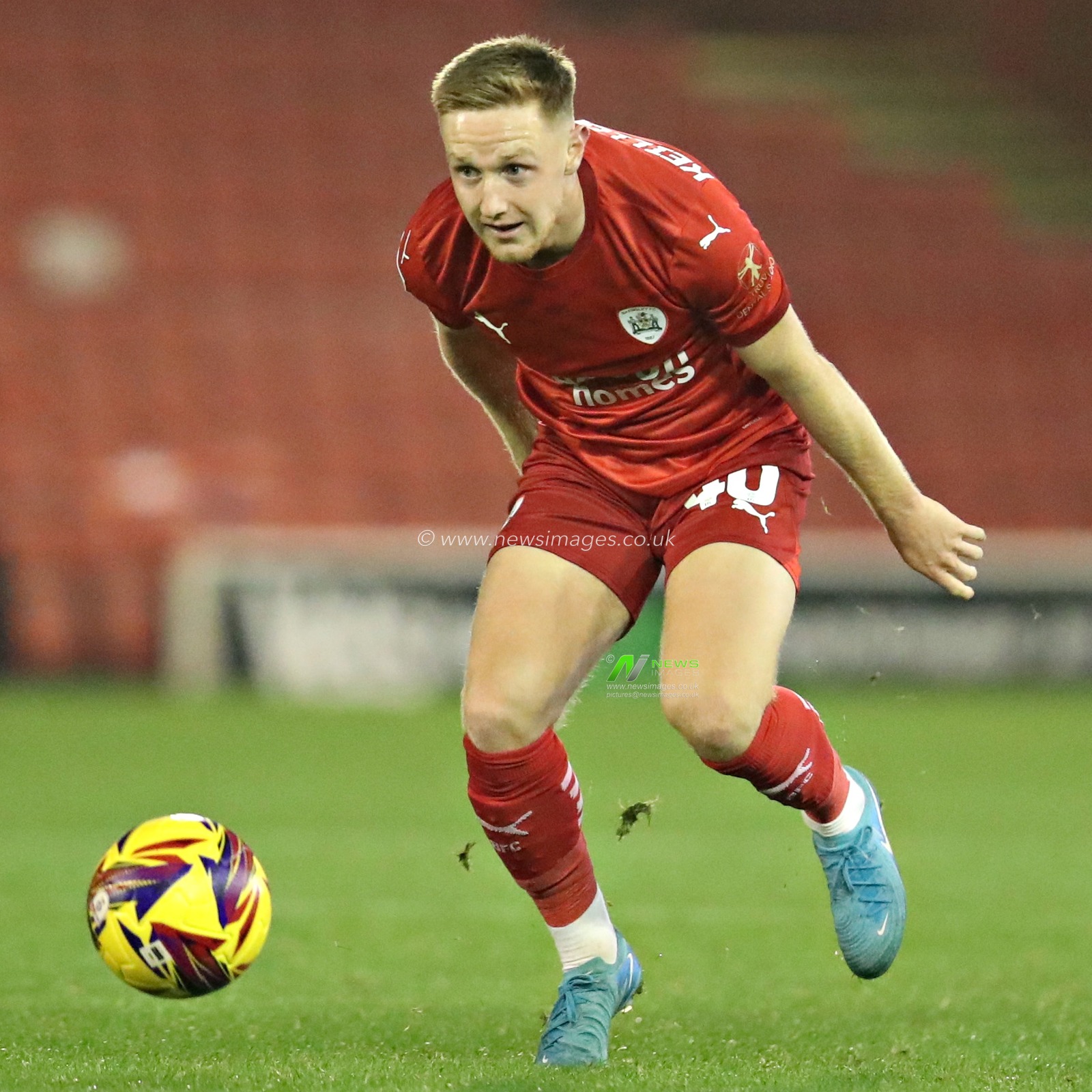 Barnsley's Davis Keillor-Dunn during the Sky Bet League 1 match Barnsley vs Reading at Oakwell, Barnsley, United Kingdom, 26th November 2024

(Photo by Sam Eaden/News Images)