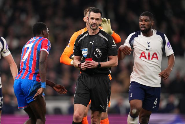 Referee hands out red card to Micky van de Ven of Tottenham Hotspur during the Premier League match Tottenham Hotspur vs Crystal Palace at Tottenham Hotspur Stadium, London, United Kingdom on 05 March 2026

(Photo by Harvey Murphy/News Images)