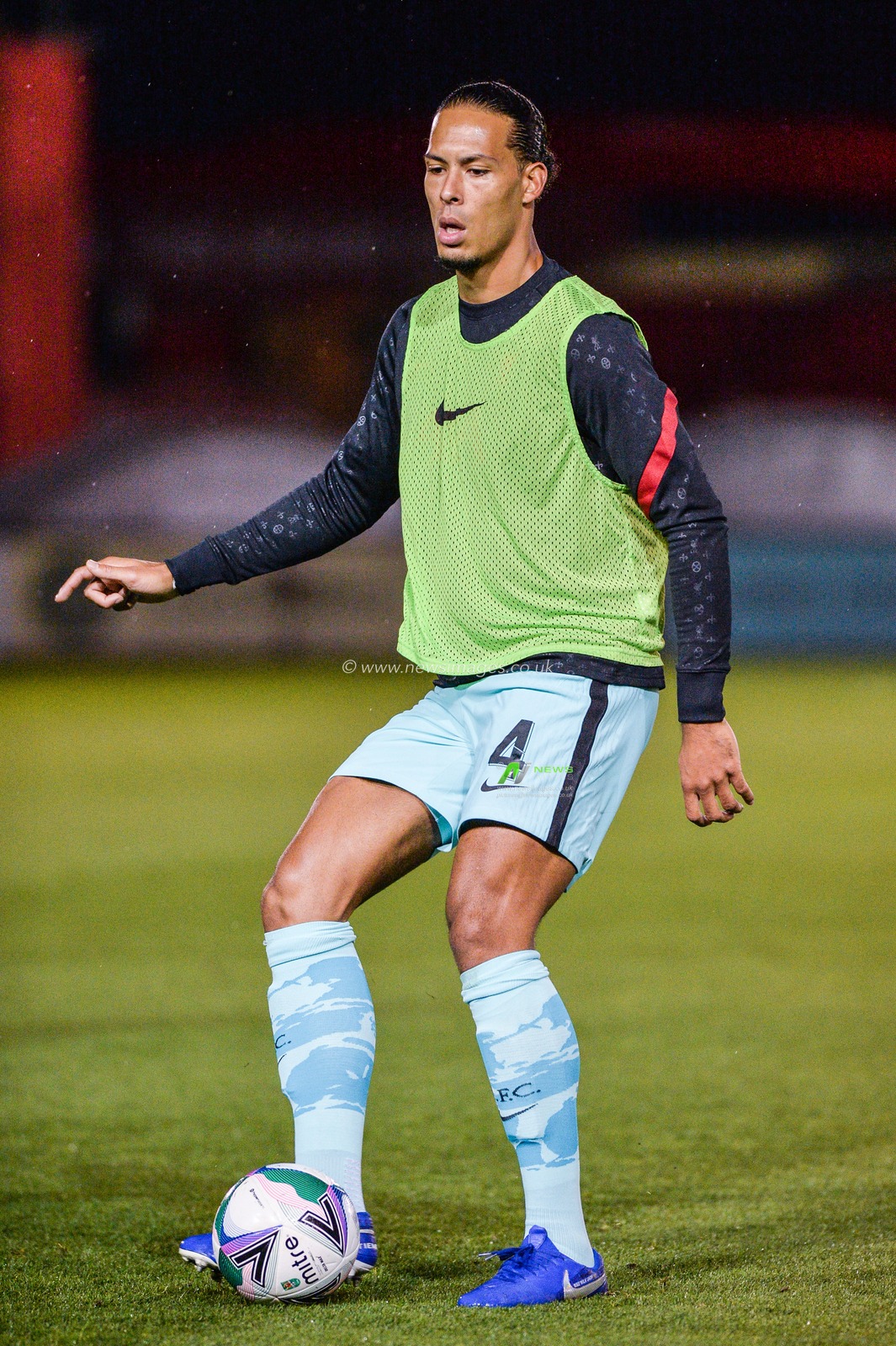 Virgil van Dijk (4) of Liverpool warm up