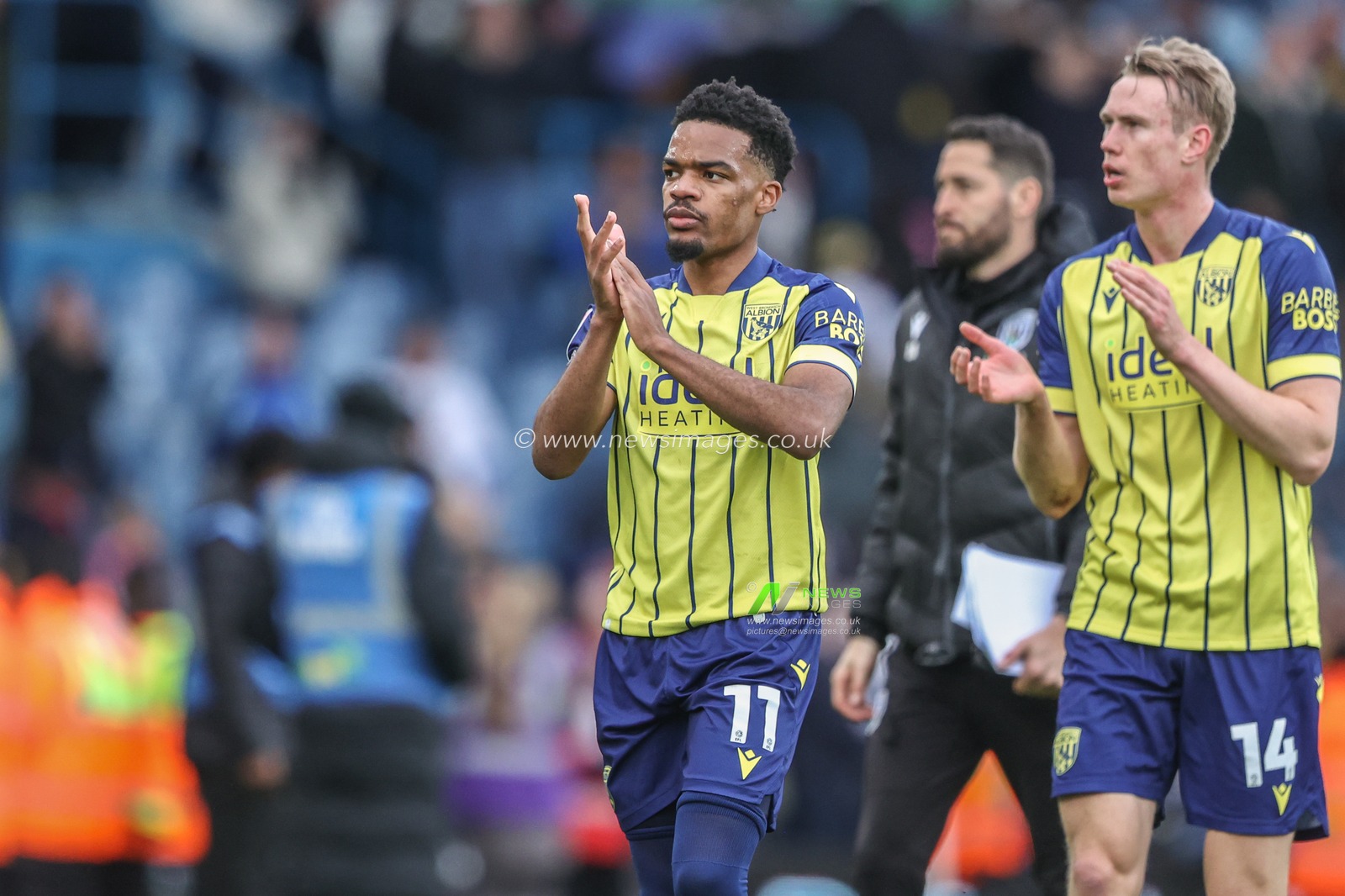 Grady Diangana of West Bromwich Albion applauds the fans after the game during the Sky Bet Championship match Leeds United vs West Bromwich Albion at Elland Road, Leeds, United Kingdom, 1st March 2025

(Photo by Alfie Cosgrove/News Images)