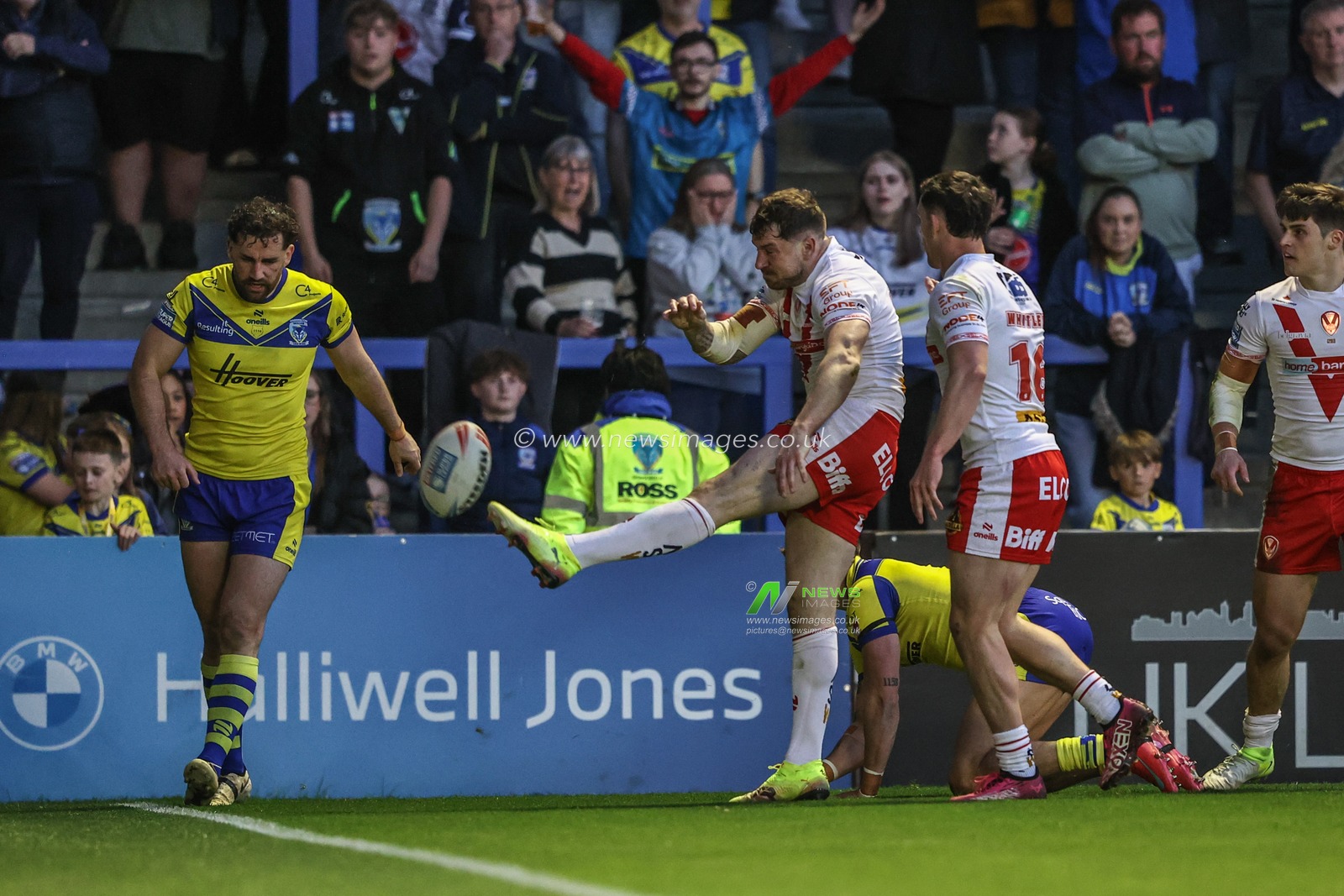 Mark Percival of St. Helens celebrates his try during the Betfred Super League Round 9 match Warrington Wolves vs St Helens at Halliwell Jones Stadium, Warrington, United Kingdom, 24th April 2025

(Photo by Alfie Cosgrove/News Images)