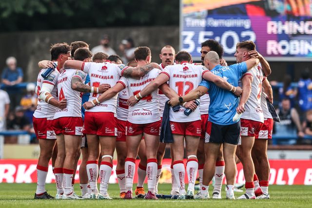 Hull KR have a team huddle during a break in play during the Betfred Super League round 16 match Leeds Rhinos vs Hull KR at AMT Headingley Stadium, Leeds, United Kingdom on 26 June 2026

(Photo by Alfie Cosgrove/News Images)