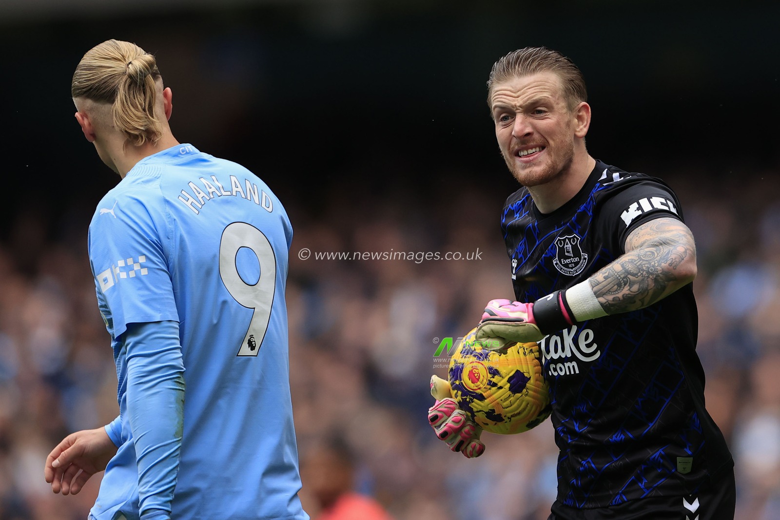 Jordan Pickford of Everton gestures to Erling Haaland of Manchester City during the Premier League match Manchester City vs Everton at Etihad Stadium, Manchester, United Kingdom, 10th February 2024

(Photo by Conor Molloy/News Images)