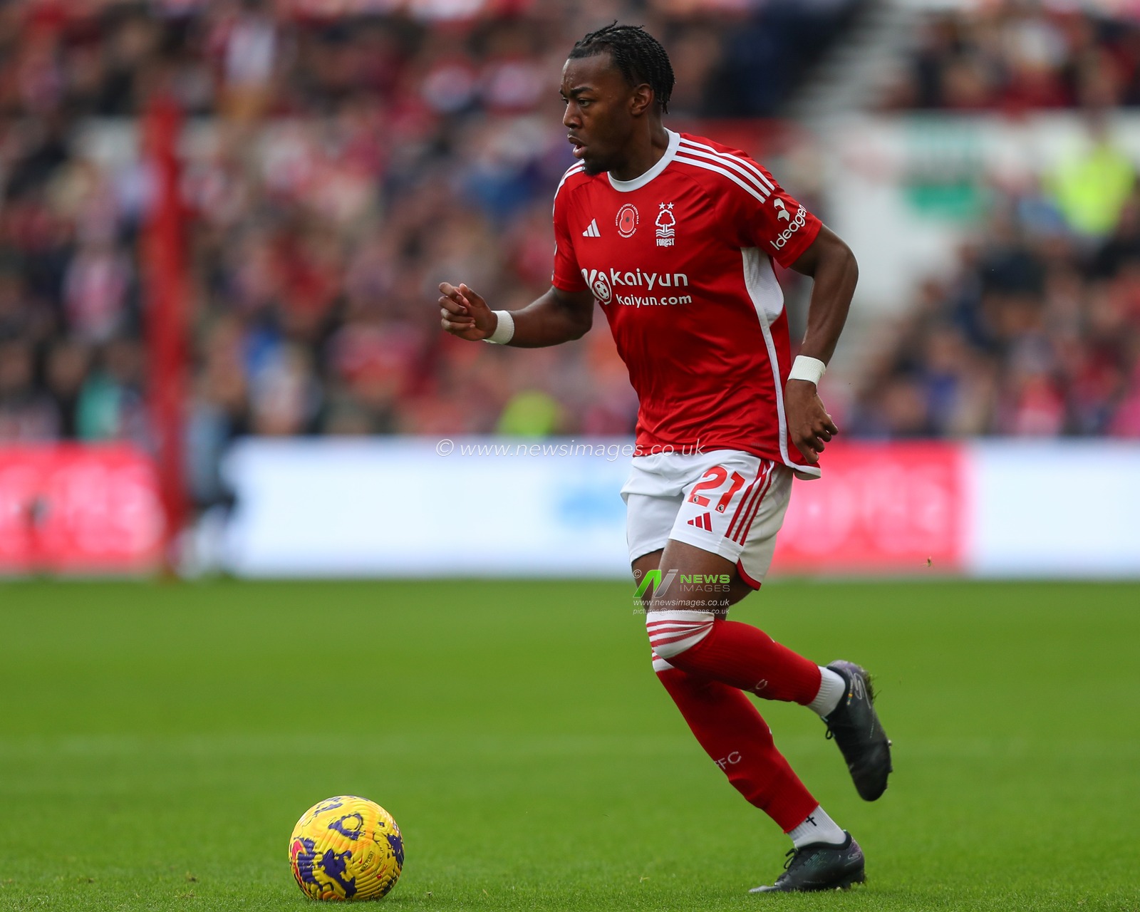 Anthony Elanga #21 of Nottingham Forest breaks with the ball during the Premier League match Nottingham Forest vs Aston Villa at City Ground, Nottingham, United Kingdom, 5th November 2023

(Photo by Gareth Evans/News Images)