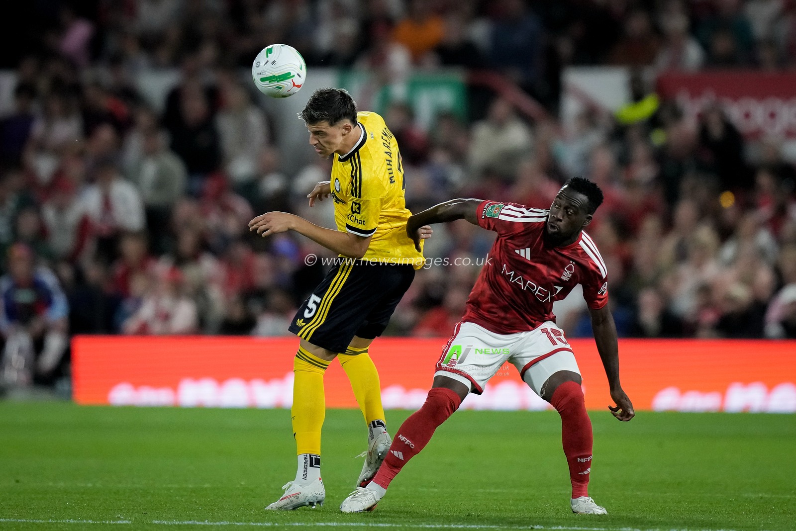 Tarik Muharemović of Leeds United battles for the ball in the air with Arnaud Kalimuendo of Nottingham Forest during the Carabao Cup round 2 match Nottingham Forest vs Leeds Rhinos at City Ground, Nottingham, United Kingdom on 25 August 2026

(Photo by Maynard Manyowa/News Images)