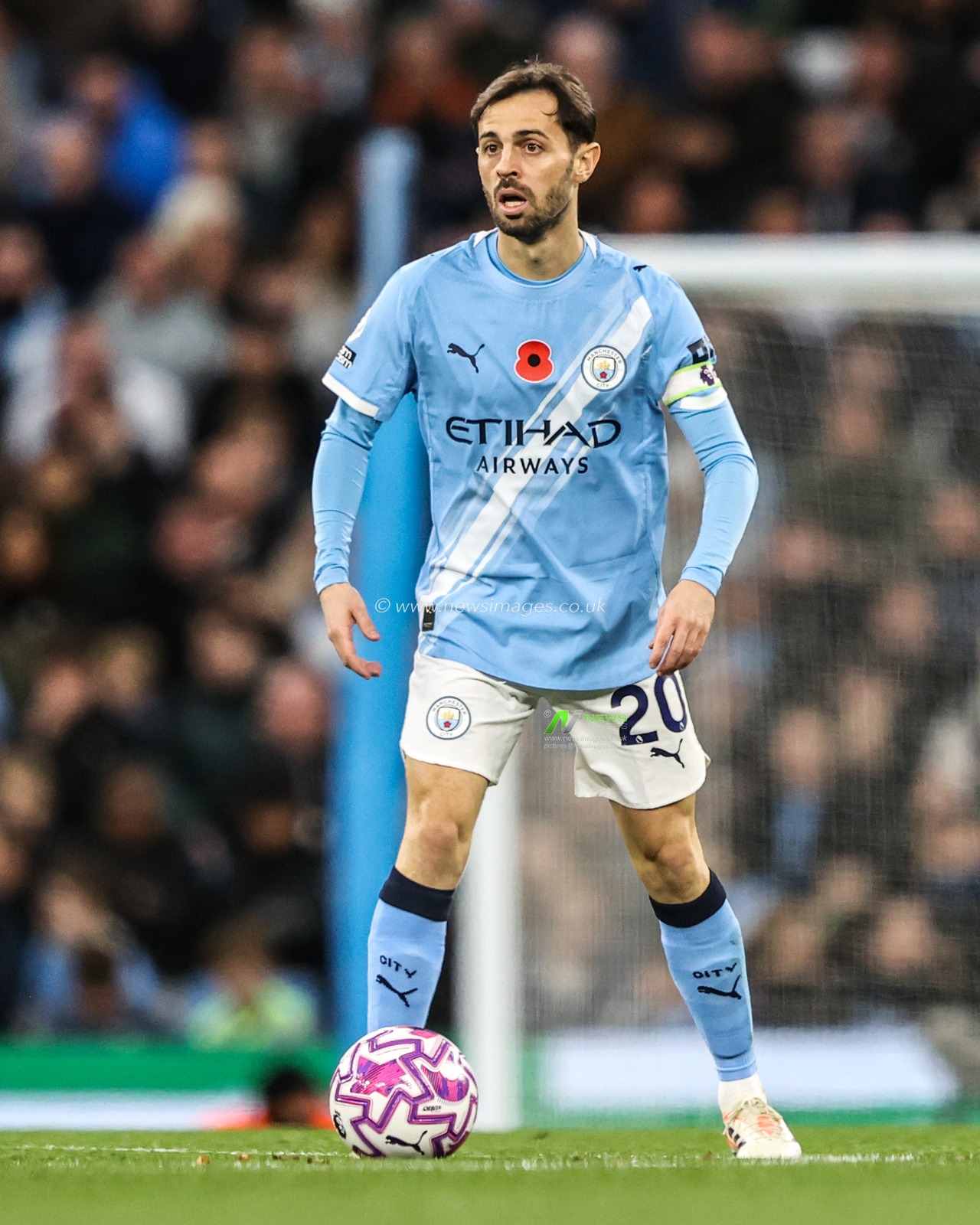 Bernardo Silva of Manchester City during the Premier League match Manchester City vs Bournemouth at Etihad Stadium, Manchester, United Kingdom, 2nd November 2025

(Photo by Alfie Cosgrove/News Images)

*** GER AUT SUI OUT ***