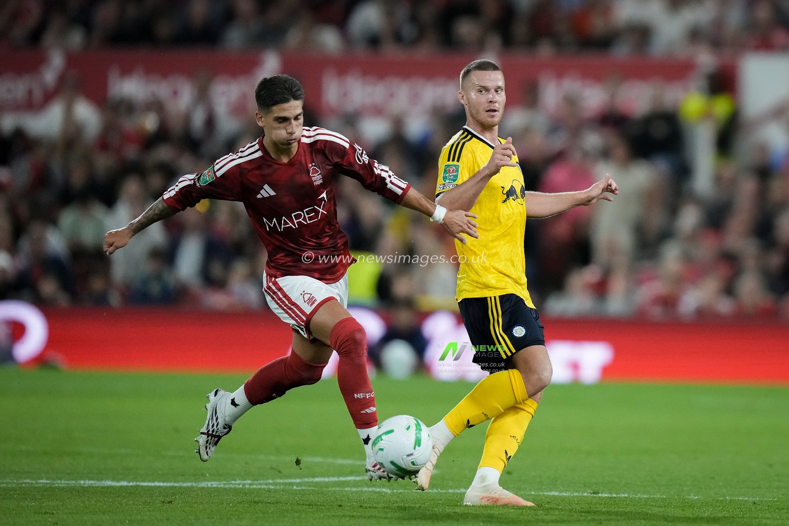 Nicolás Domínguez of Nottingham Forest battles for the ball  with Nico Elvedi of Leeds United during the Carabao Cup round 2 match Nottingham Forest vs Leeds Rhinos at City Ground, Nottingham, United Kingdom on 25 August 2026

(Photo by Maynard Manyowa/News Images)