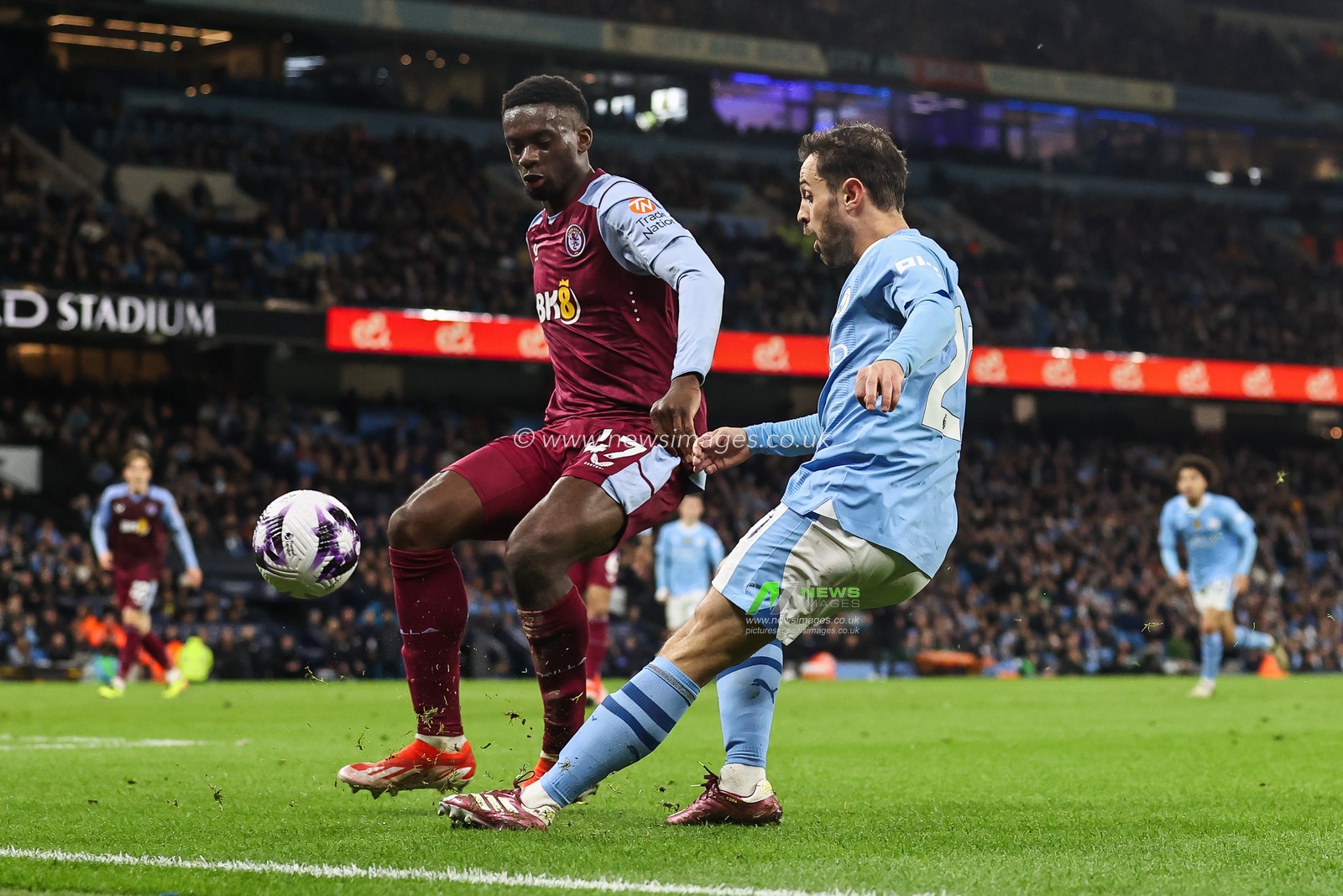 Bernardo Silva of Manchester City crosses the ball during the Premier League match Manchester City vs Aston Villa at Etihad Stadium, Manchester, United Kingdom, 3rd April 2024

(Photo by Mark Cosgrove/News Images)