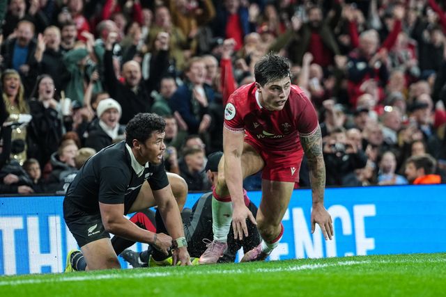 Louis Rees-Zammit of Wales scores a try for his team during the Quilter Nations Series 2025 match Wales vs New Zealand at Principality Stadium, Cardiff, United Kingdom, 22nd November 2025

(Photo by Andrew Lewis/News Images)

*** GER AUT SUI OUT ***