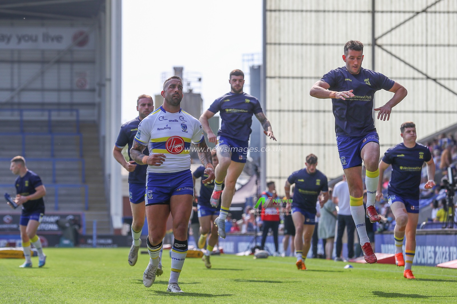 Warrington Wolves players during the pre-game warm up ahead of the Betfred Super League Round 15 match Warrington Wolves vs Huddersfield Giants at Halliwell Jones Stadium, Warrington, United Kingdom, 10th June 2023

(Photo by Gareth Evans/News Images)