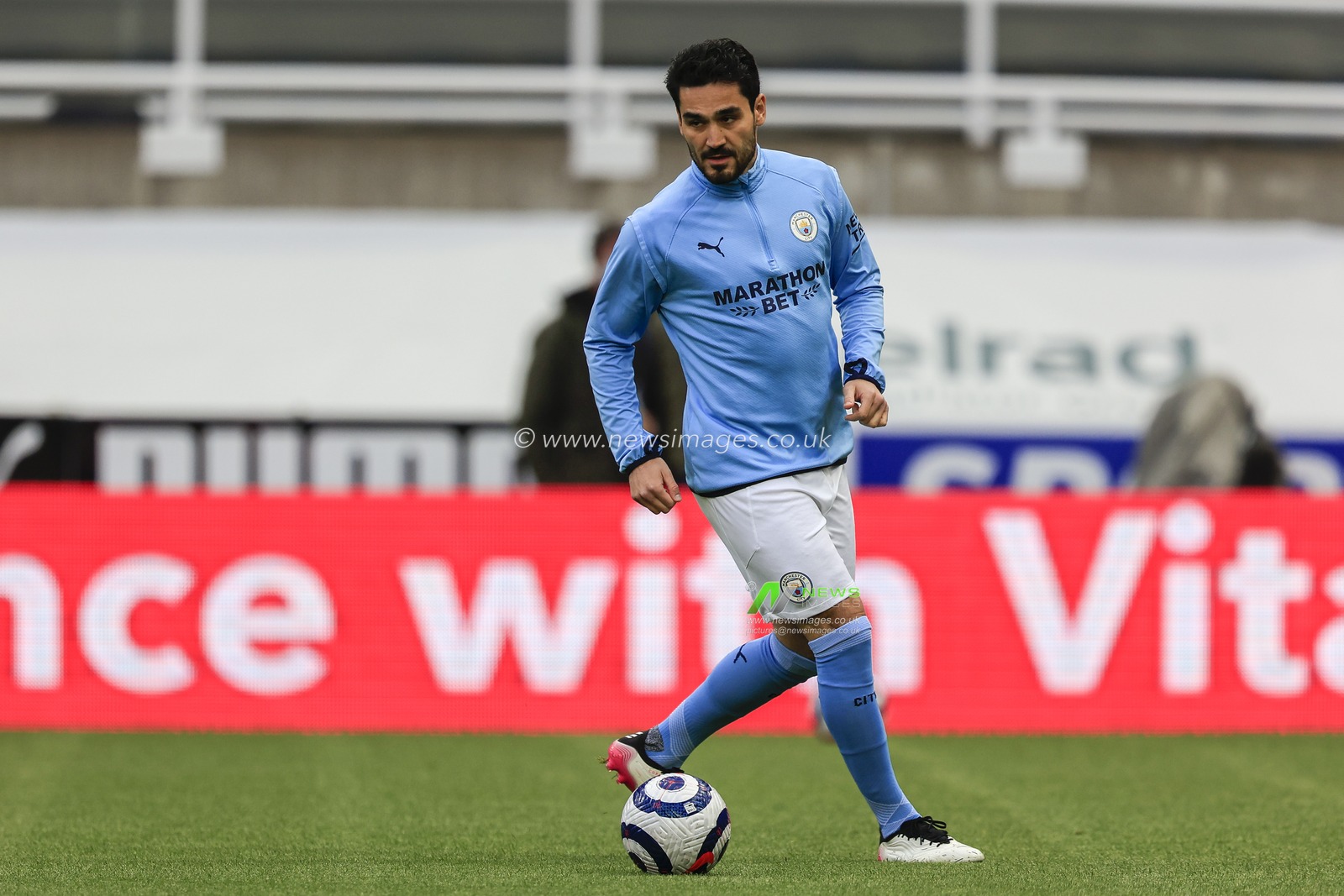 Ä°lkay GÃ¼ndoÄŸan #8 of Manchester City during the pre-game warmup