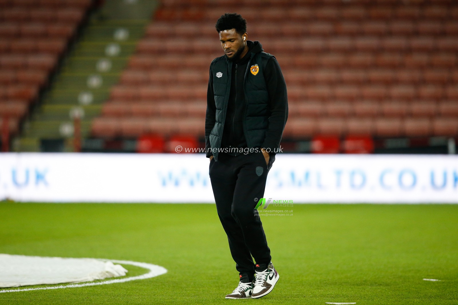 Benjamin Tetteh #30 of Hull City inspects the pitch before the Sky Bet Championship match Sheffield United vs Hull City at Bramall Lane, Sheffield, United Kingdom, 20th January 2023

(Photo by Ben Early/News Images)