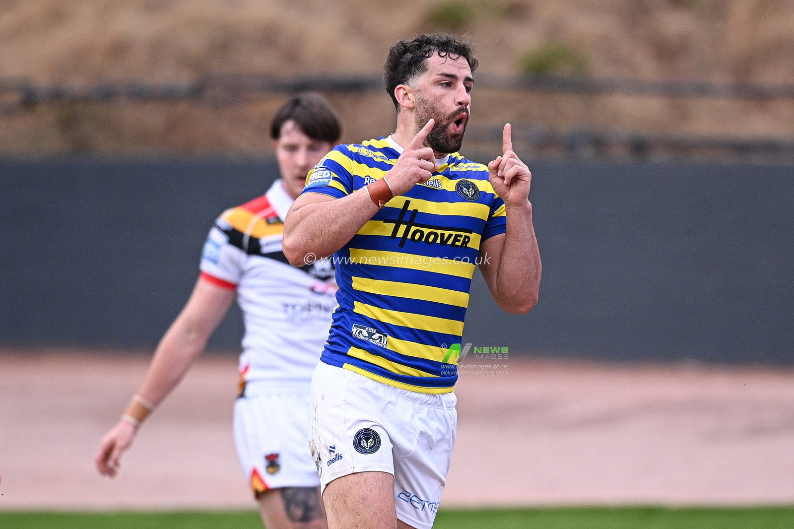 Toby King of Warrington Wolves celebrates scoring his team's third try during the Betfred Super League round 22 match Bradford Bulls vs Warrington Wolves at Odsal Stadium, Bradford, United Kingdom on 08 August 2026

(Photo by Ben Roberts/News Images)