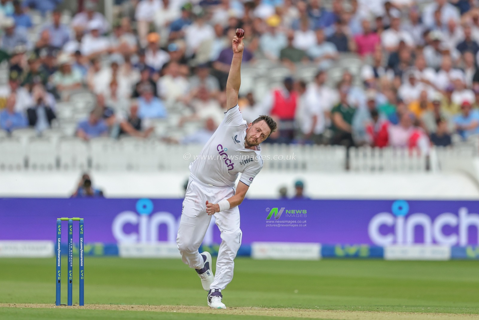 Ollie Robinson of England takes the first bowl with the new ball during the LV= Insurance Ashes Test Series Second Test Day 1 England v Australia at Lords, London, United Kingdom, 28th June 2023

(Photo by Mark Cosgrove/News Images)