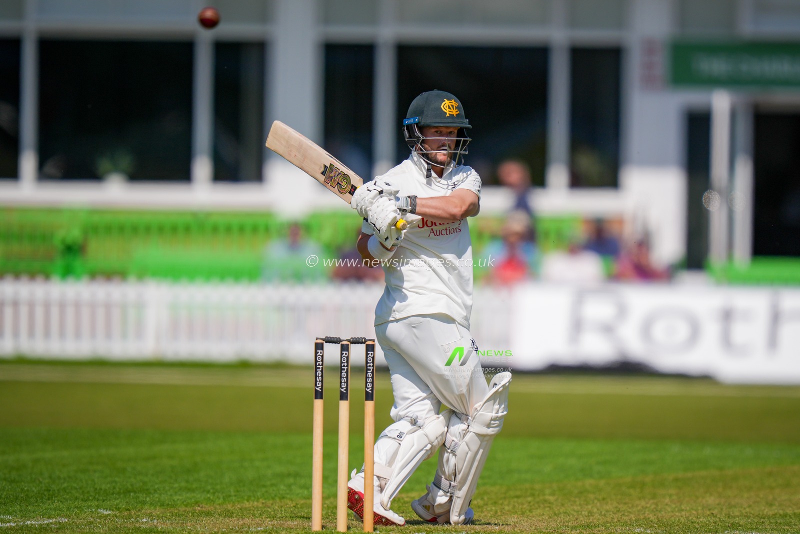 Ben Duckett attempts a pull shot during Leicestershire County Cricket Club vs Nottinghamshire County Cricket Club in Country Cricket Division One Day 1 at Grace Road, Leicester, United Kingdom on 01 May 2026

(Photo by Maynard Manyowa/News Images)