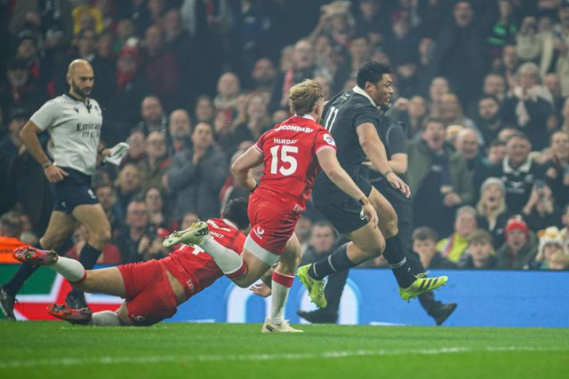 Caleb Clarke of New Zealand sores his teams first try during the Quilter Nations Series 2025 match Wales vs New Zealand at Principality Stadium, Cardiff, United Kingdom, 22nd November 2025

(Photo by Andrew Lewis/News Images)

*** GER AUT SUI OUT ***