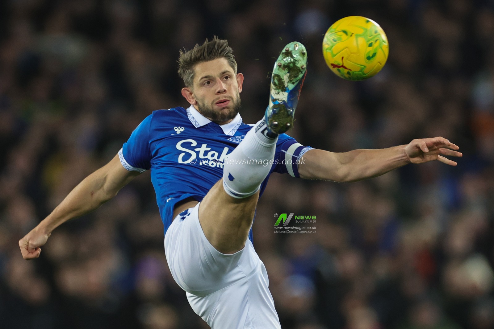 James Tarkowski of Everton in action during the Carabao Cup Quarter Final match Everton vs Fulham at Goodison Park, Liverpool, United Kingdom, 19th December 2023

(Photo by Mark Cosgrove/News Images)