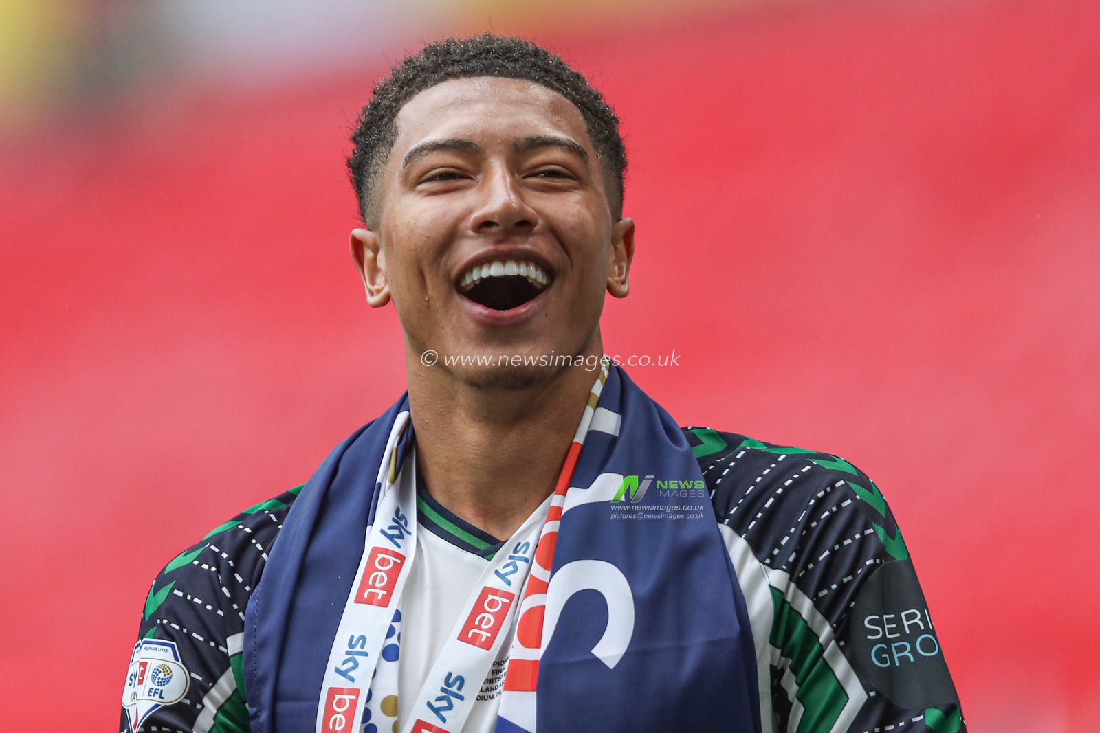 Jobe Bellingham of Sunderland celebrates getting promoted back to the Premier League after the Sky Bet Championship Playoff Final match Sheffield United vs Sunderland at Wembley Stadium, London, United Kingdom, 24th May 2025

(Photo by Izzy Poles/News Images)