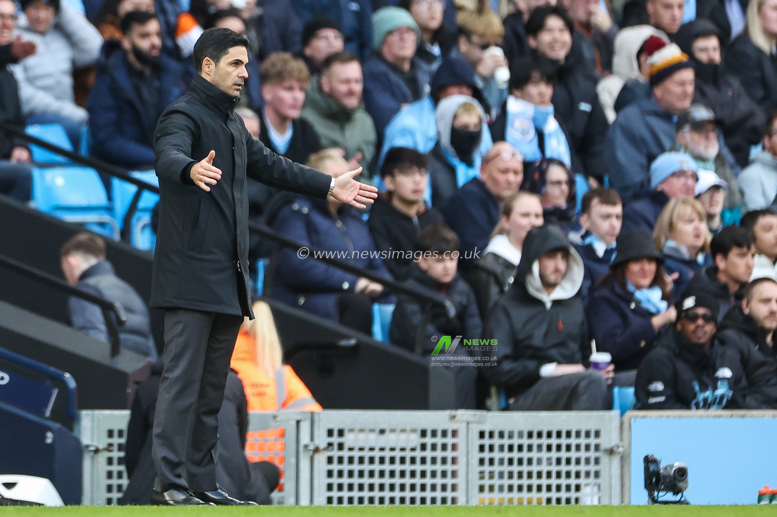 Mikel Arteta manager of Arsenal reacts during the Premier League match Manchester City vs Arsenal at Etihad Stadium, Manchester, United Kingdom, 31st March 2024

(Photo by Mark Cosgrove/News Images)