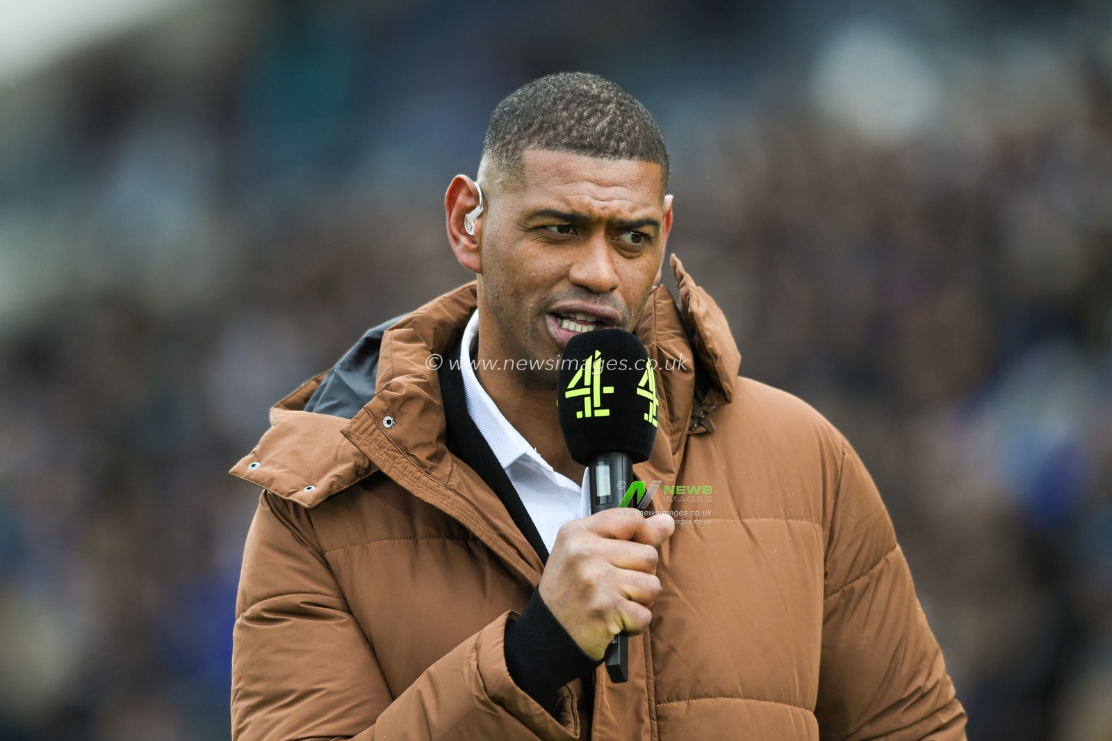 Channel 4 pundit Leon Pryce covers the game between Leeds Rhinos and Warrington Wolves