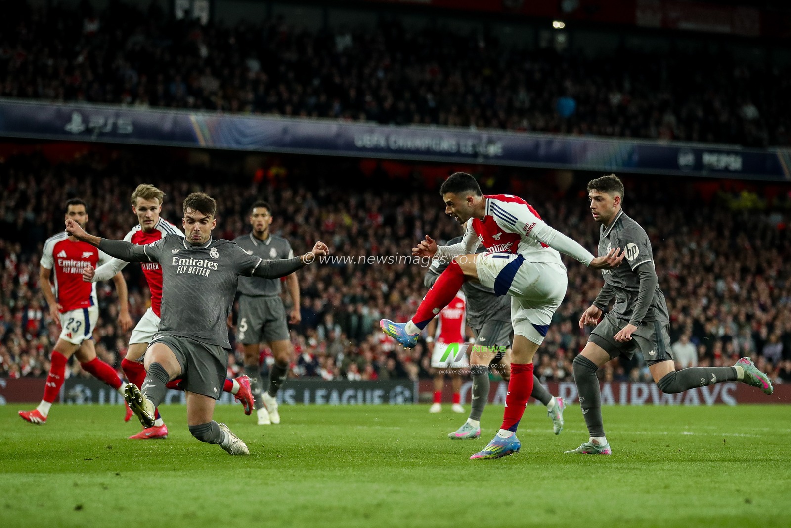 Gabriel Martinelli of Arsenal shoots during the UEFA Champions League Quarter-finals match Arsenal vs Real Madrid at Emirates Stadium, London, United Kingdom, 8th April 2025

(Photo by Izzy Poles/News Images)