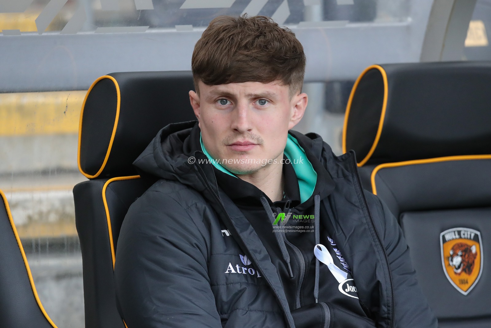 Liam Sutcliffe #4 of Hull FC on the bench during the pre match warm up ahead of the Betfred Super League Round 4 match Hull FC vs Salford Red Devils at MKM Stadium, Hull, United Kingdom, 11th March 2023

(Photo by James Heaton/News Images)