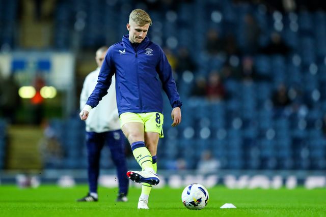 Ali McCann of Preston North End warms up ahead of the Sky Bet Championship match Blackburn Rovers vs Preston North End at Ewood Park, Blackburn, United Kingdom on 20 February 2026

(Photo by Jorge Horsted/News Images)