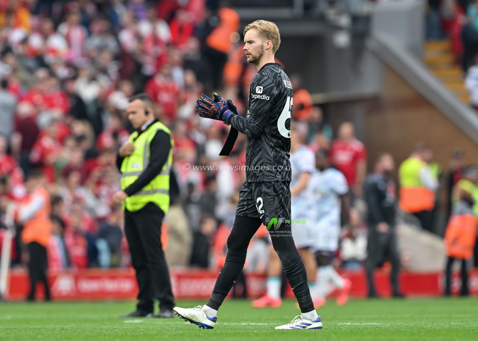 CaoimhÃ­n Kelleher of Liverpool claps fans at full time during the Premier League match Liverpool vs Bournemouth at Anfield, Liverpool, United Kingdom, 21st September 2024

(Photo by Cody Froggatt/News Images)