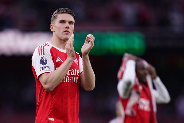Viktor Gyokeres of Arsenal applauds home support at full time during the Premier League match Arsenal vs Fulham at Emirates, London, United Kingdom on 02 May 2026

(Photo by Harvey Murphy/News Images)