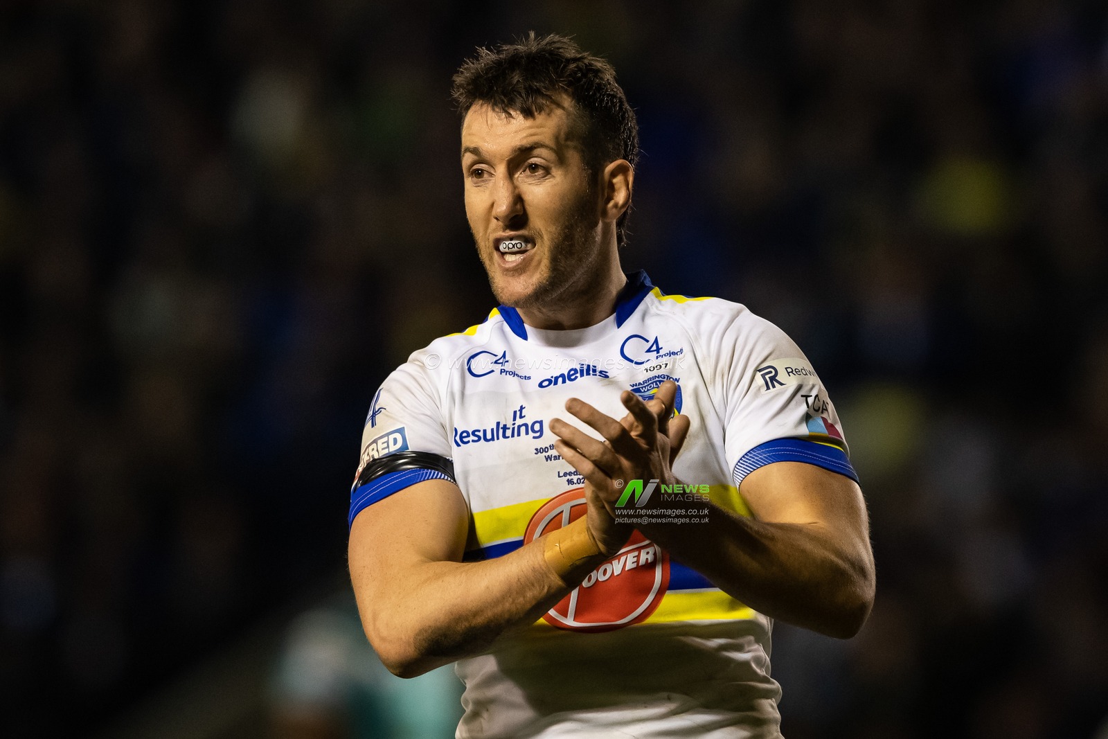 Stefan Ratchford #4 of Warrington Wolves applauds his team during the Betfred Super League Round 1 match Warrington Wolves vs Leeds Rhinos at Halliwell Jones Stadium, Warrington, United Kingdom, 16th February 2023

(Photo by Craig Thomas/News Images)