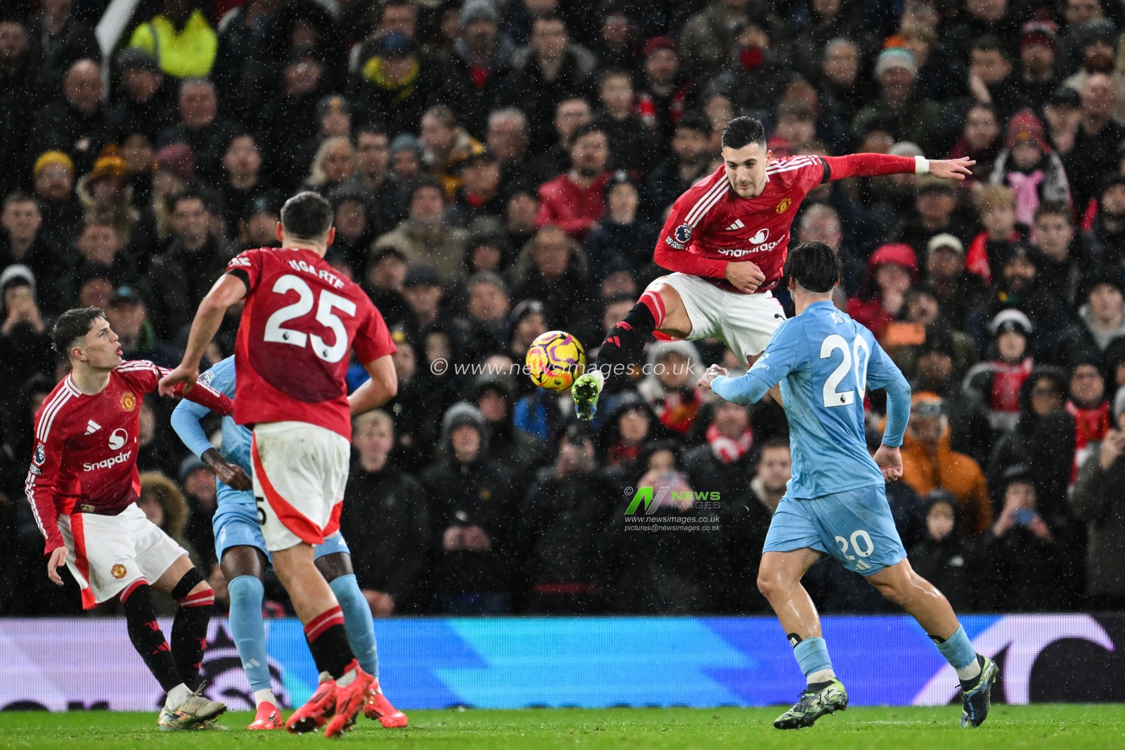 Diogo Dalot of Manchester United clears the ball during the Premier League match Manchester United vs Nottingham Forest at Old Trafford, Manchester, United Kingdom, 7th December 2024

(Photo by Craig Thomas/News Images)