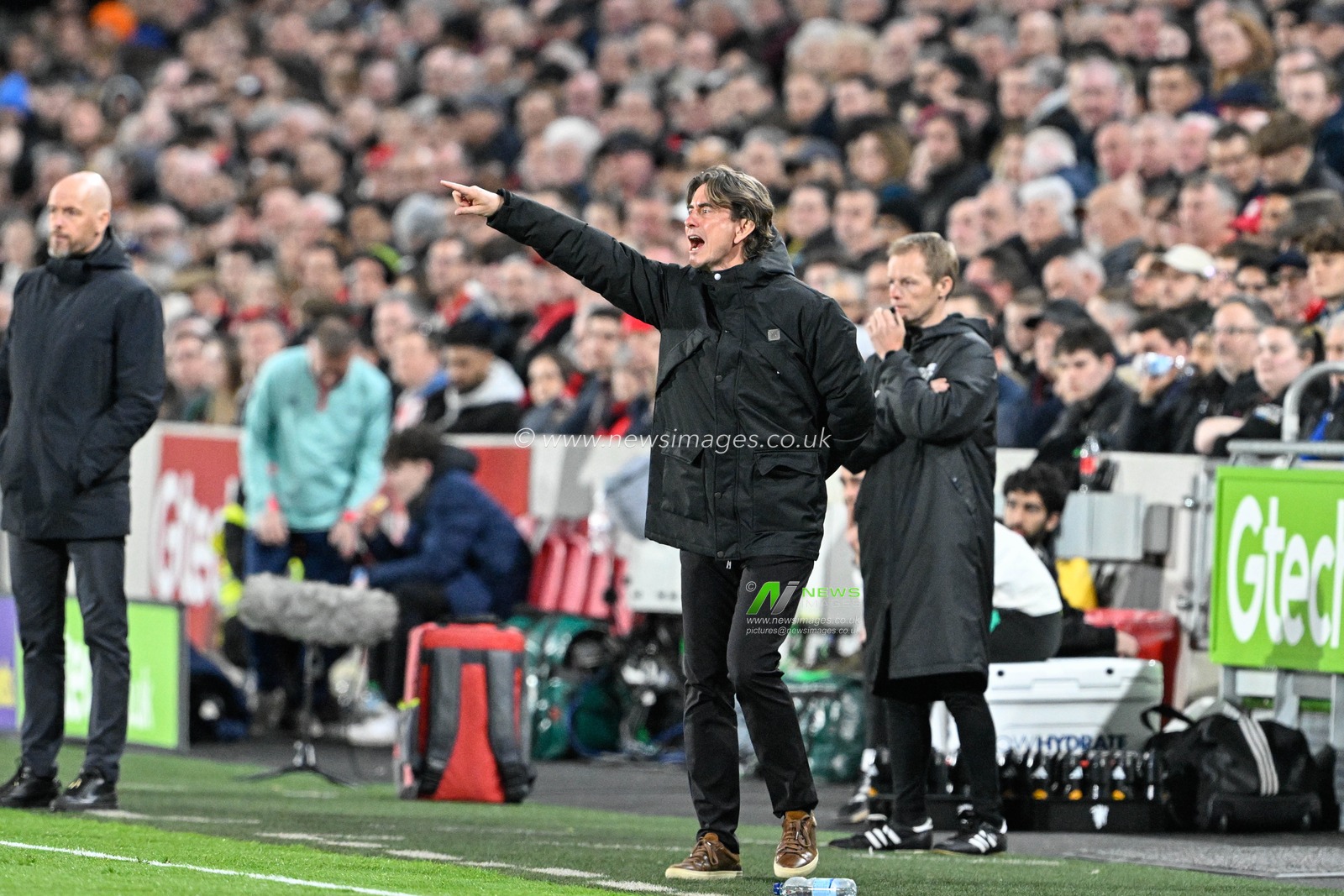 Thomas Frank manager of Brentford gives his team instructions during the Premier League match Brentford vs Manchester United at The Gtech Community Stadium, London, United Kingdom, 30th March 2024

(Photo by Cody Froggatt/News Images)