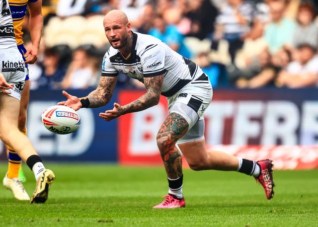 Zak Hardaker of Hull FC passes the ball during the Betfred Super League Round 24 match Hull FC vs Leeds Rhinos at MKM Stadium, Hull, United Kingdom, 30th August 2025

(Photo by Richard Bierton/News Images)